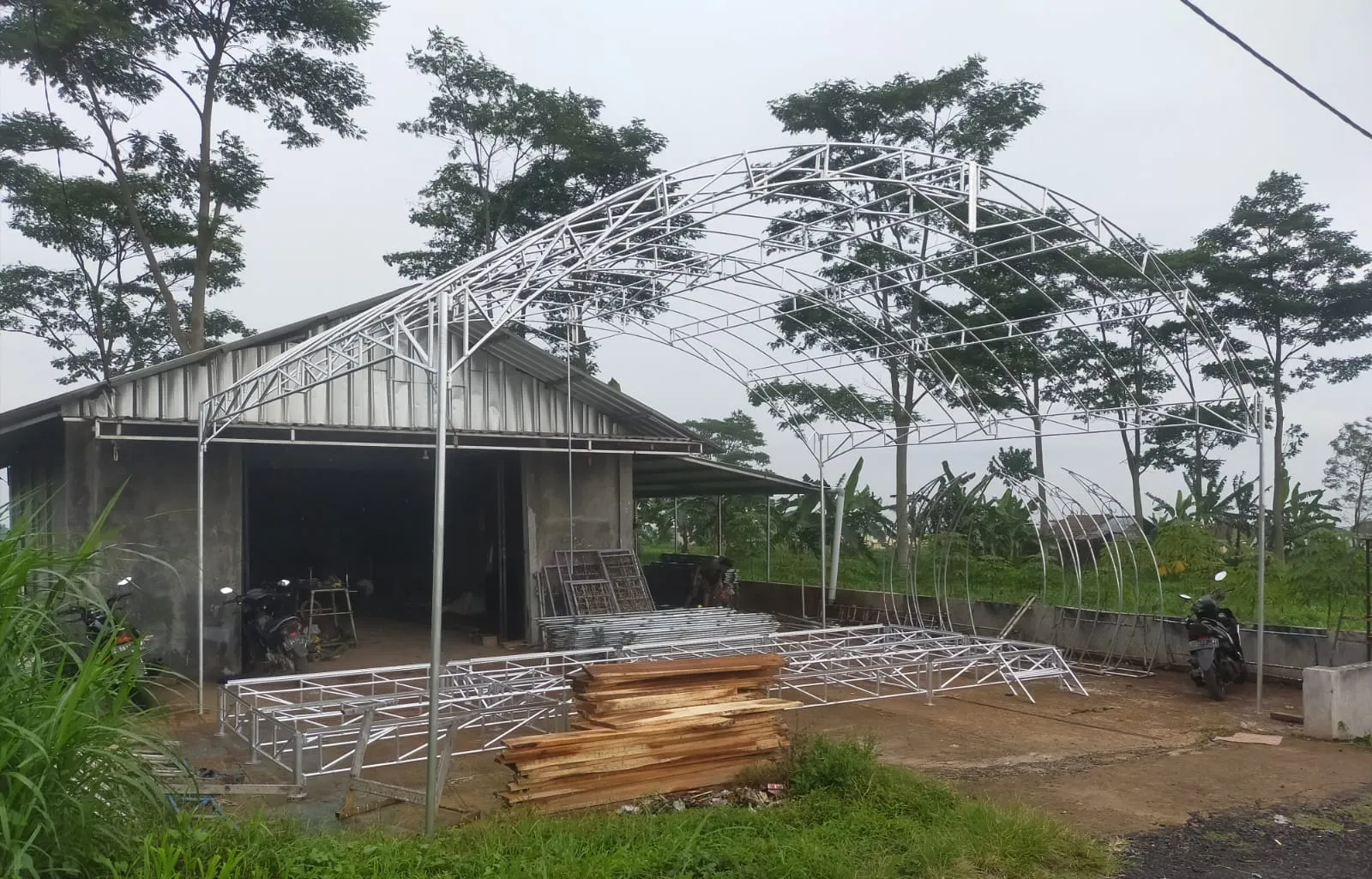 Rangka tenda besi